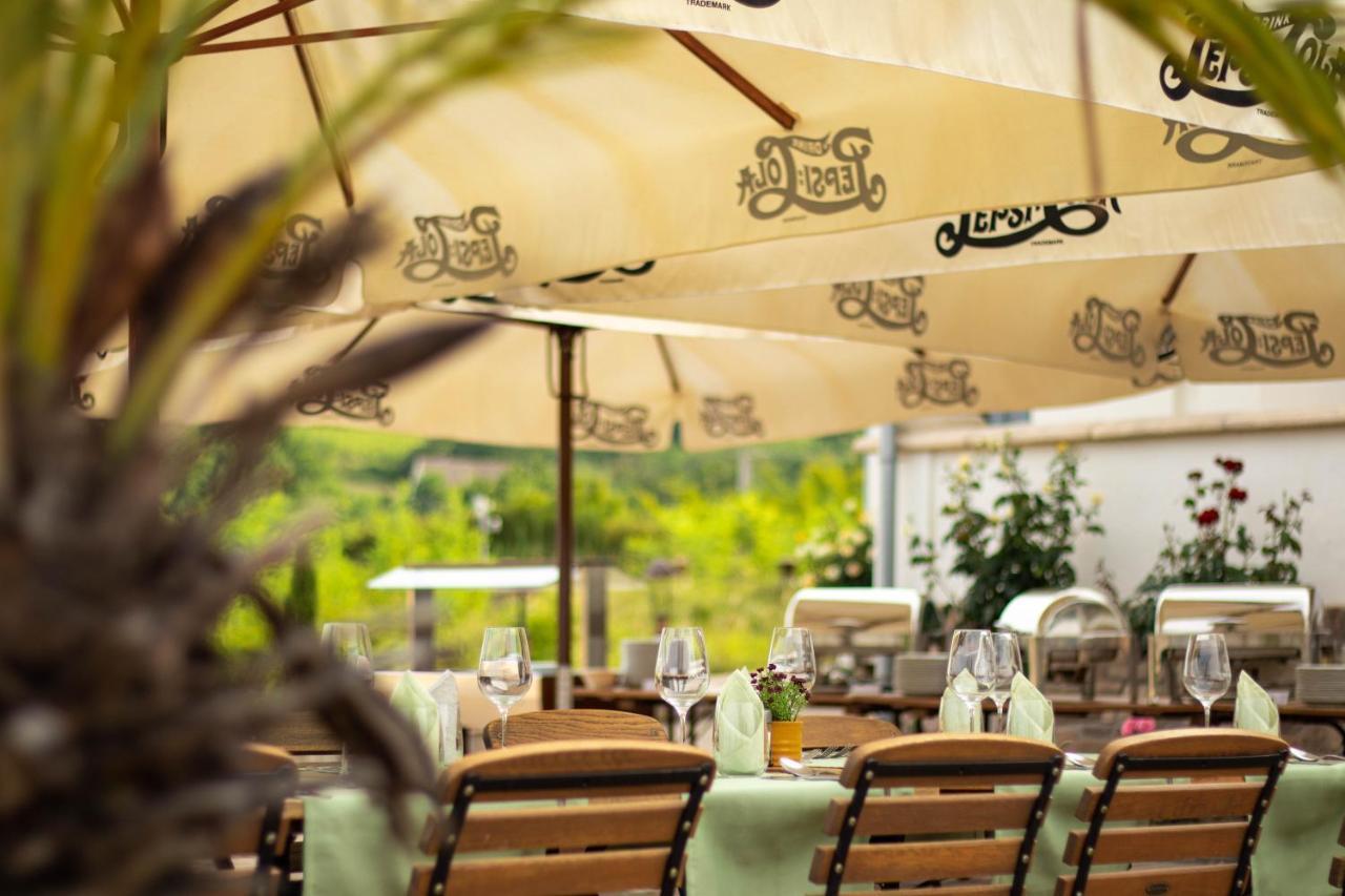 Takler Kuria Hotel เซคซาร์ด ภายนอก รูปภาพ