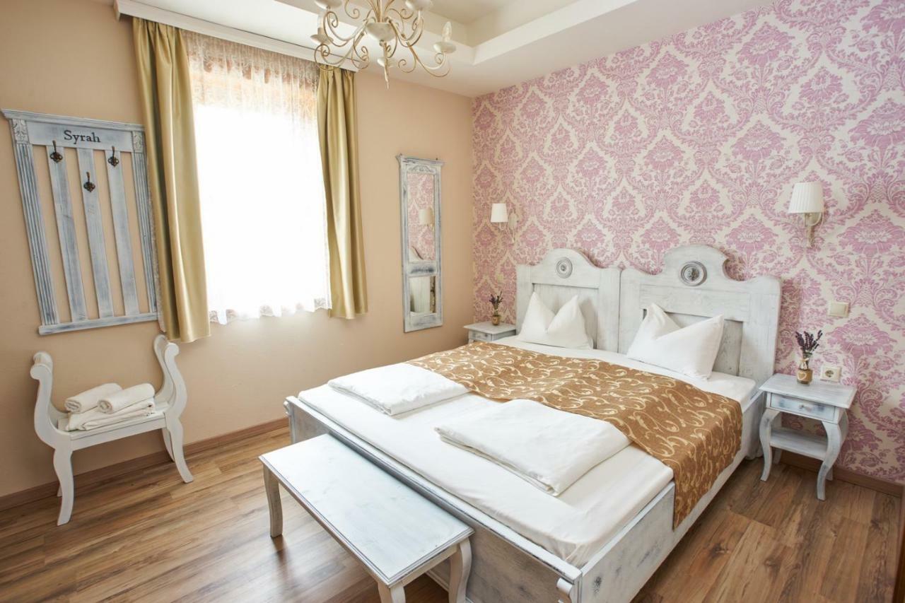 Takler Kuria Hotel เซคซาร์ด ภายนอก รูปภาพ