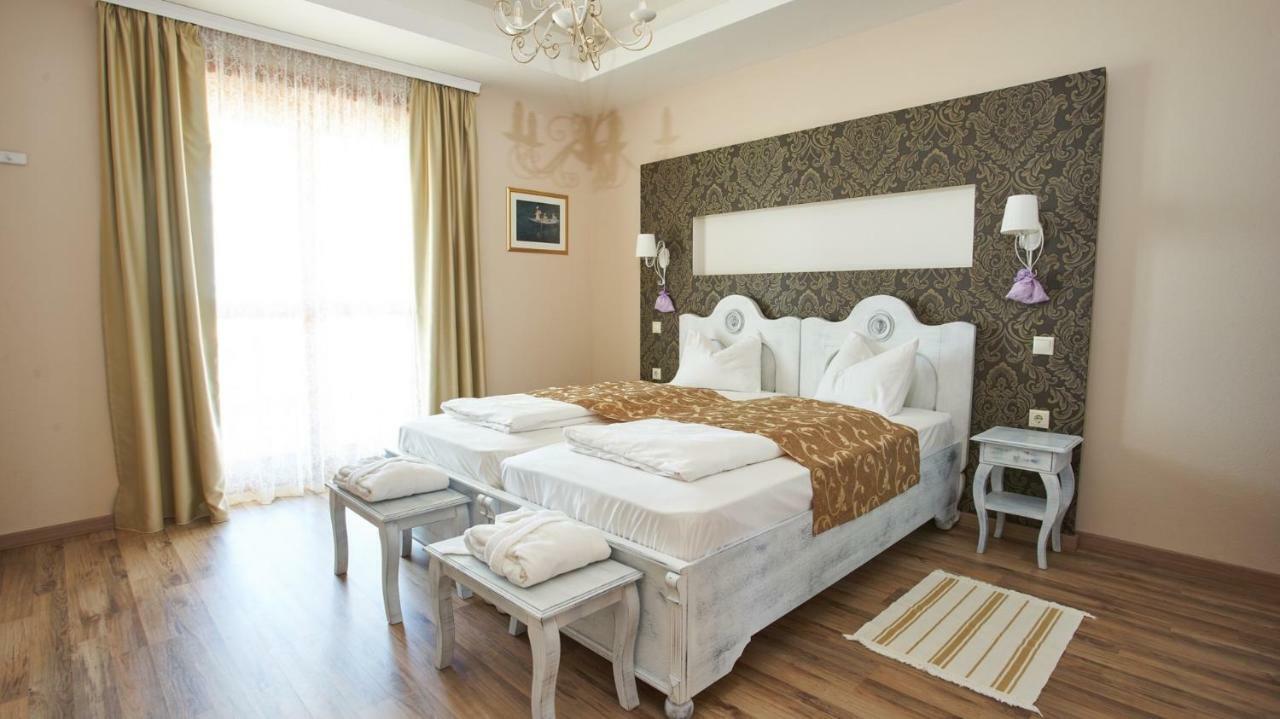 Takler Kuria Hotel เซคซาร์ด ภายนอก รูปภาพ