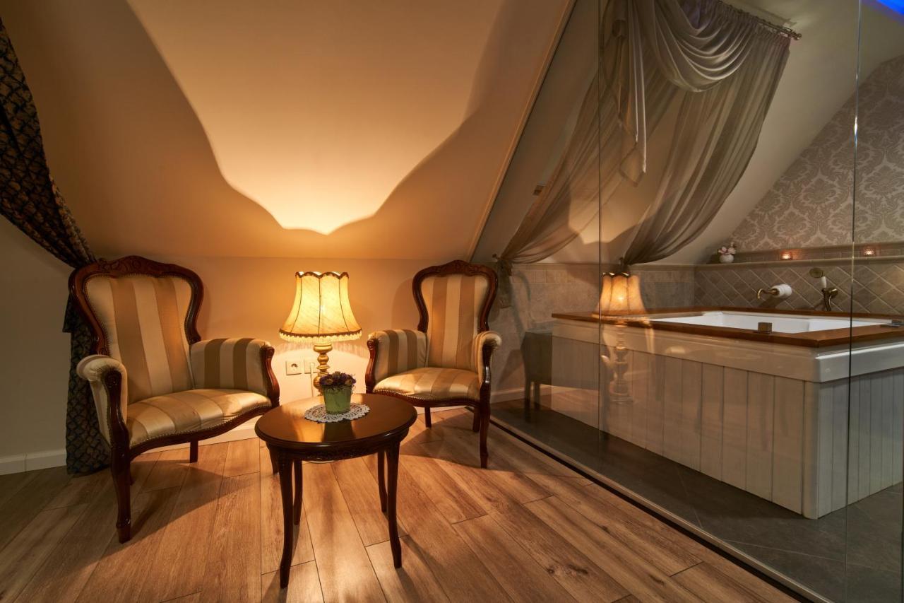 Takler Kuria Hotel เซคซาร์ด ภายนอก รูปภาพ